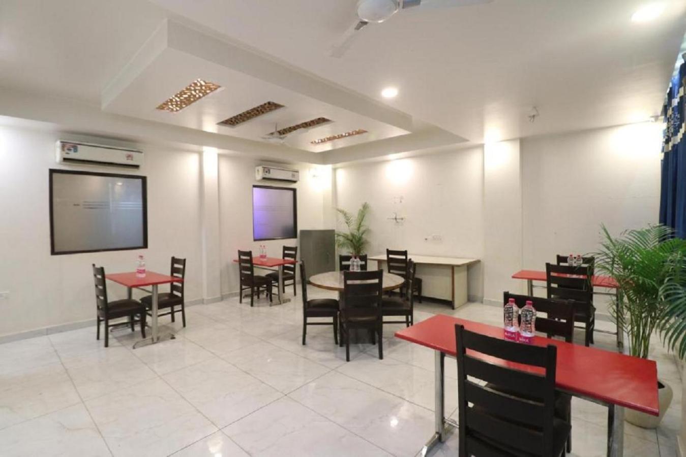 Airport Hotel Classic Park New Delhi Bagian luar foto